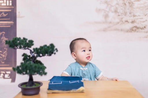 咸宁宝宝眼睛突然肿了